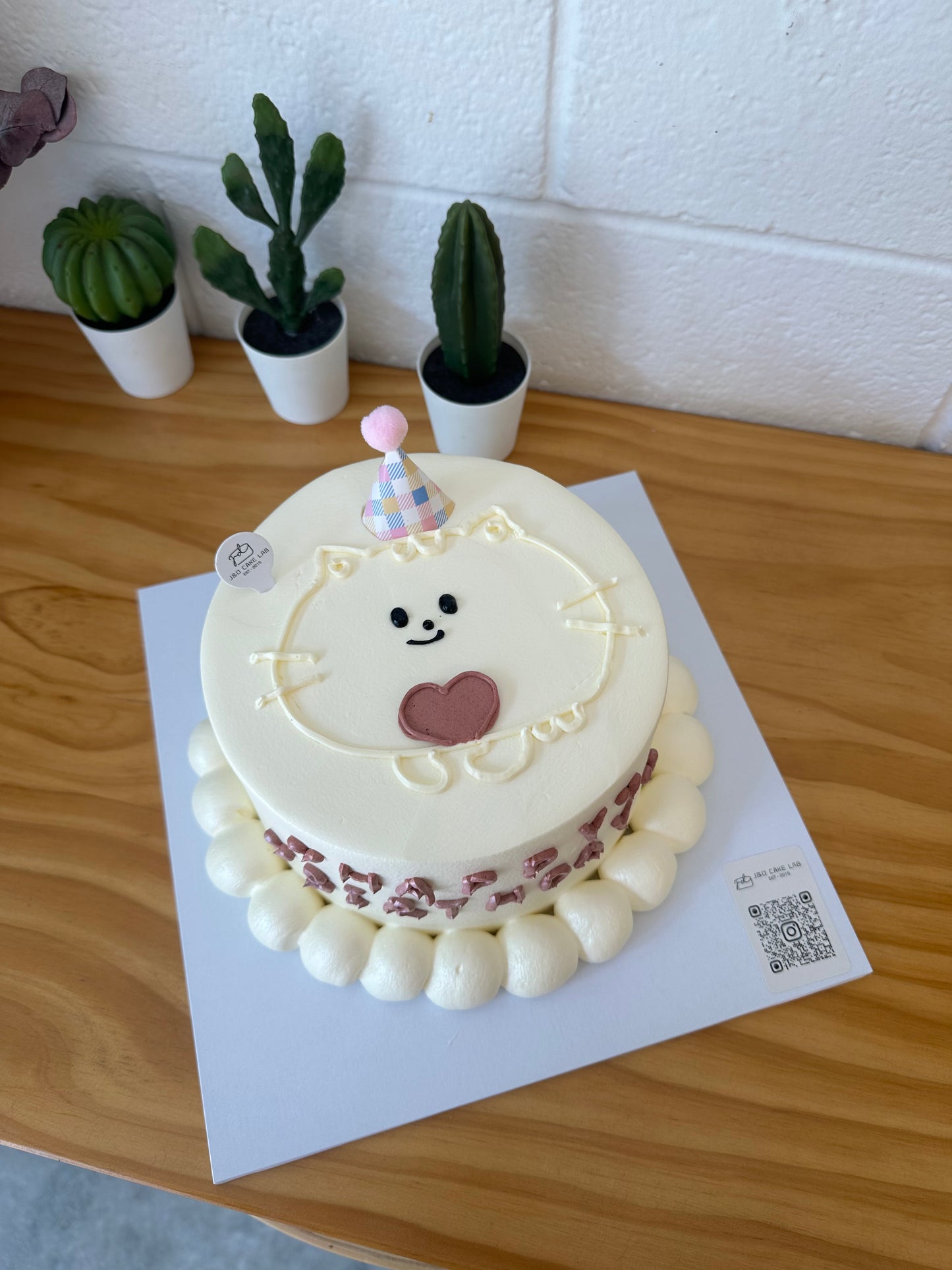 Hand Drawing Little Cat Face Birthday Cake