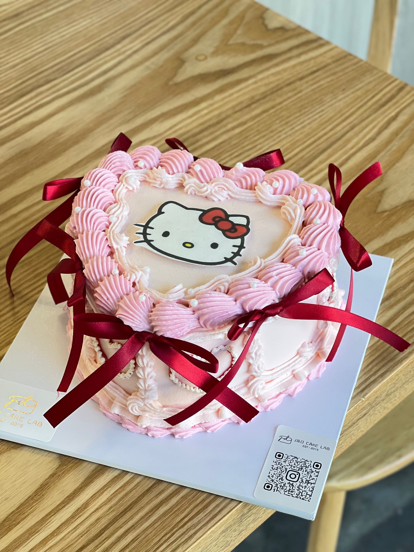 Vintage Edible Printing Hello Kitty Heart Shape Cake