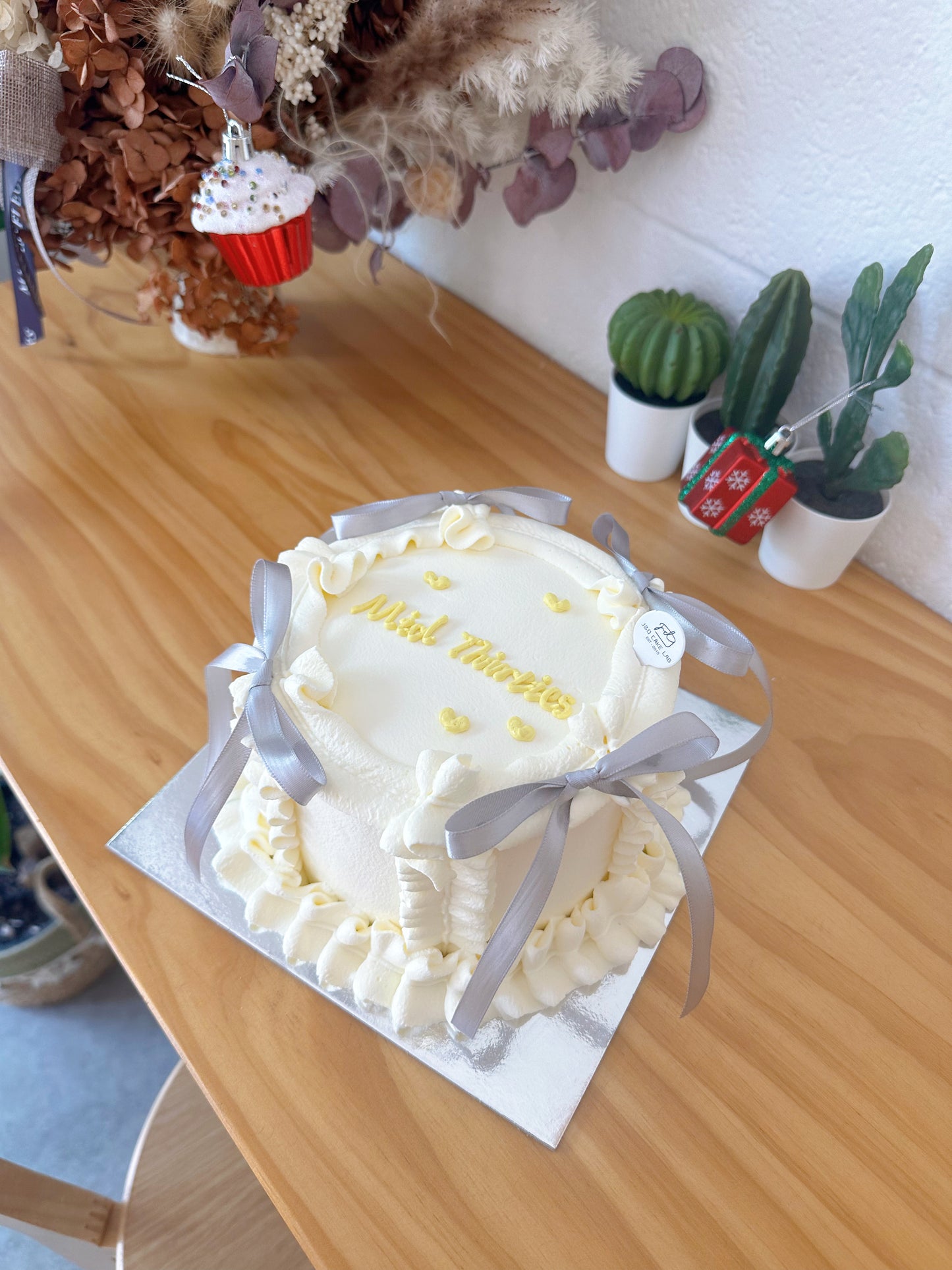 Vintage Grey Ribbon Cream Cake