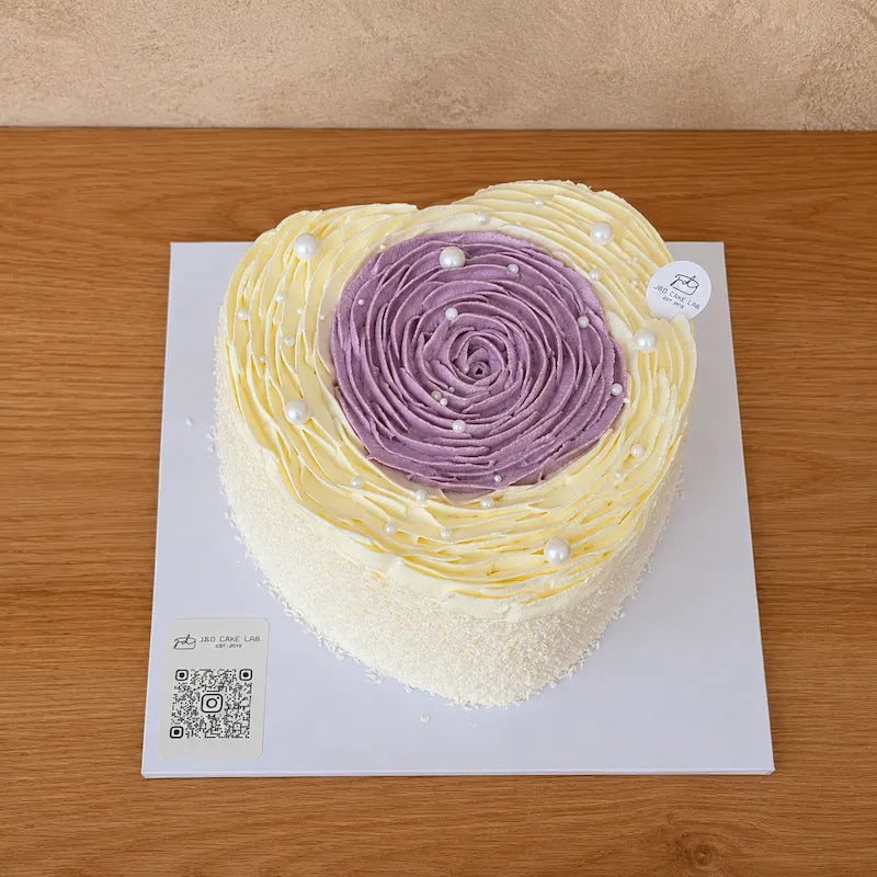 Rose Heart-Shaped Cake top
