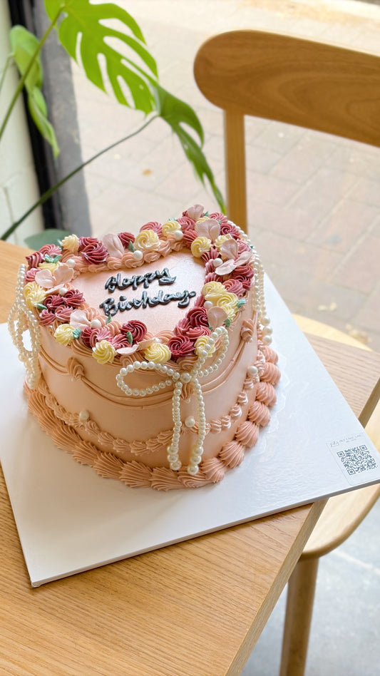 Petals & Pearl Bow Vintage Cake